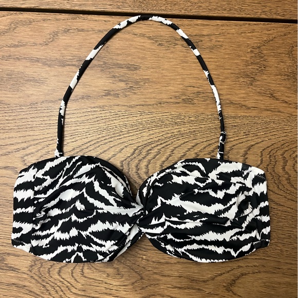 Victoria's Secret Other - Victoria Secret Black and White Halter Bikini Top